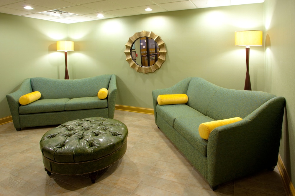 Holiday Inn Express Suites Thornburg S Fredericksburg 35/58