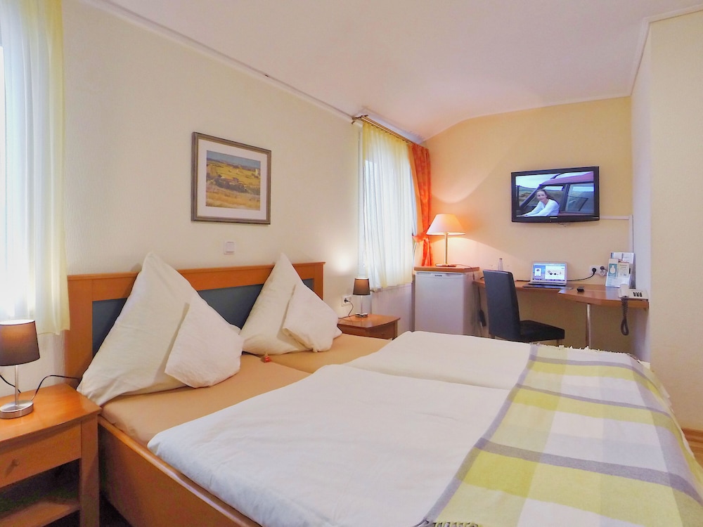 HOTEL MAURER 7/50