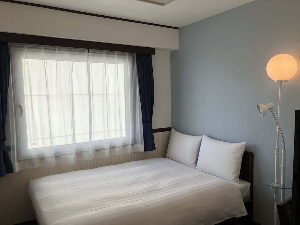 ECONOMY, DOUBLE BED, SMOKING