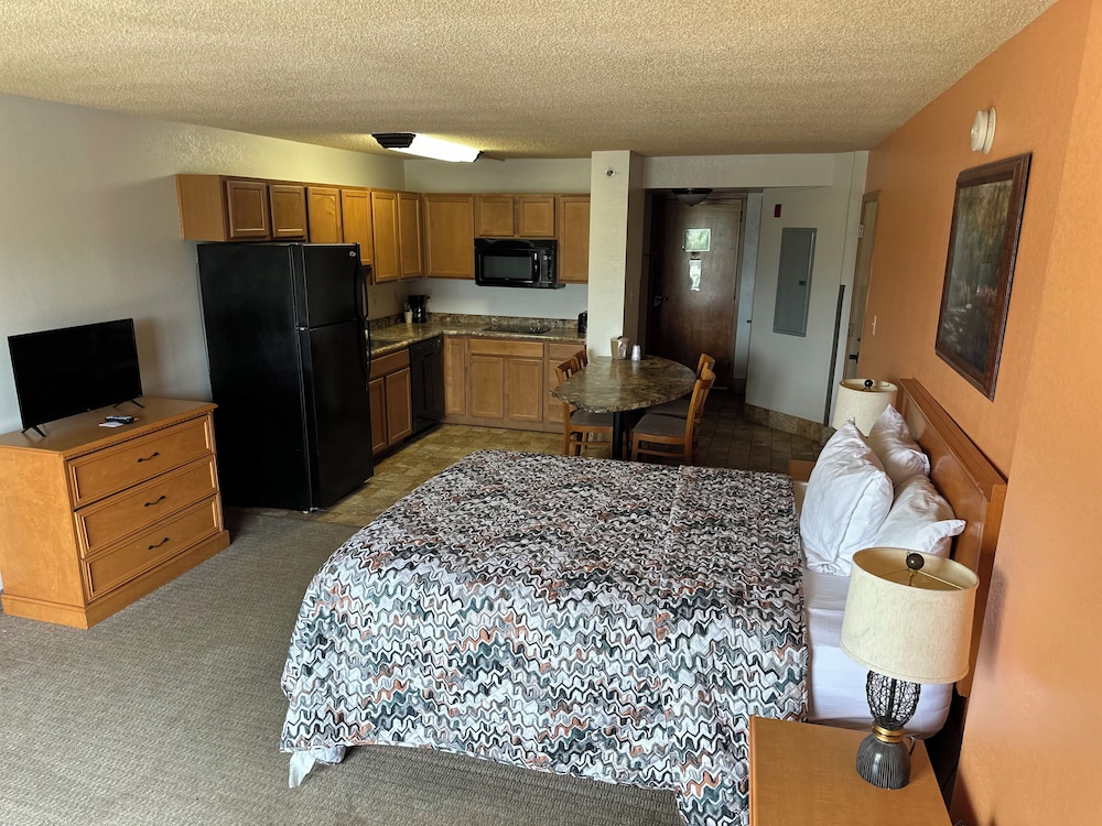 Grand Smokies Resort Lodge Pigeon Forge 19/36