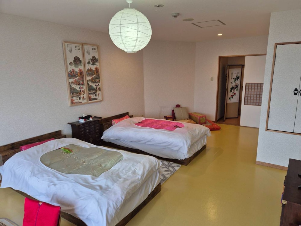 Korean, 4 Beds, King Bed