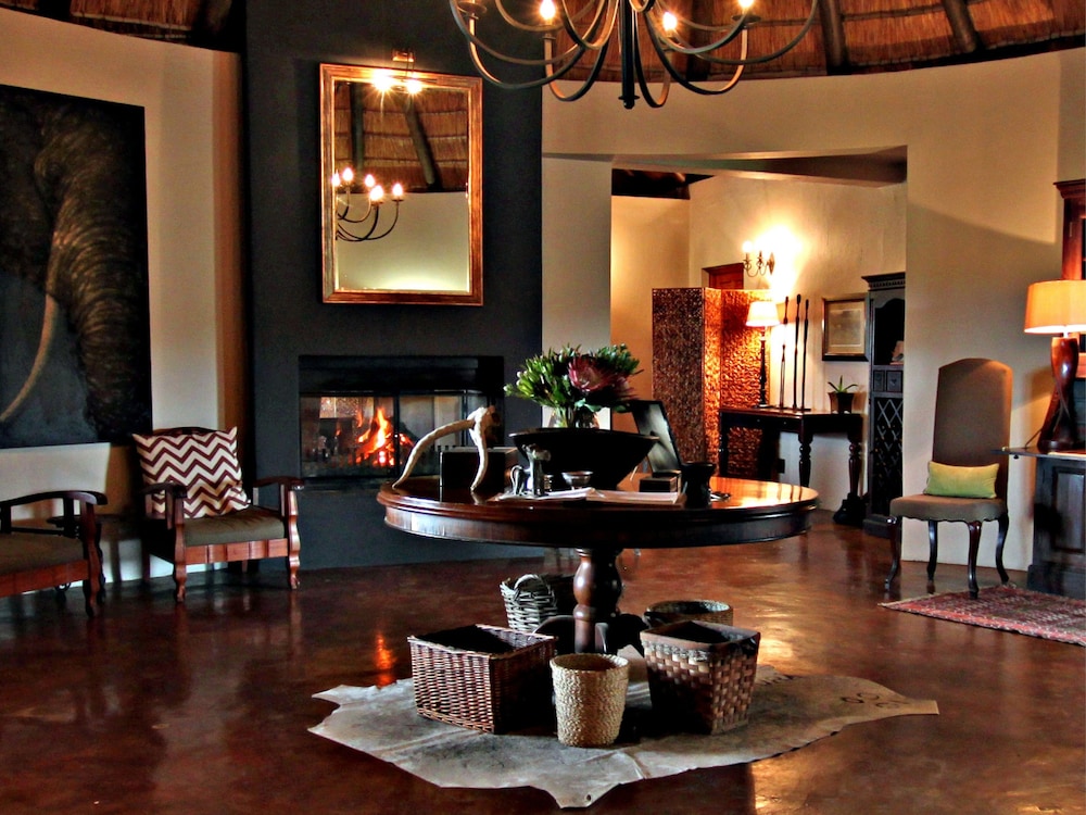 Hlosi Game Lodge 56/73