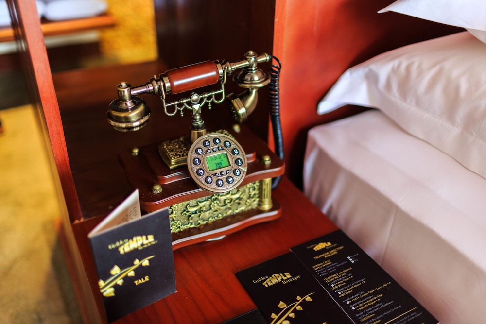 Golden Temple Boutique 54/75