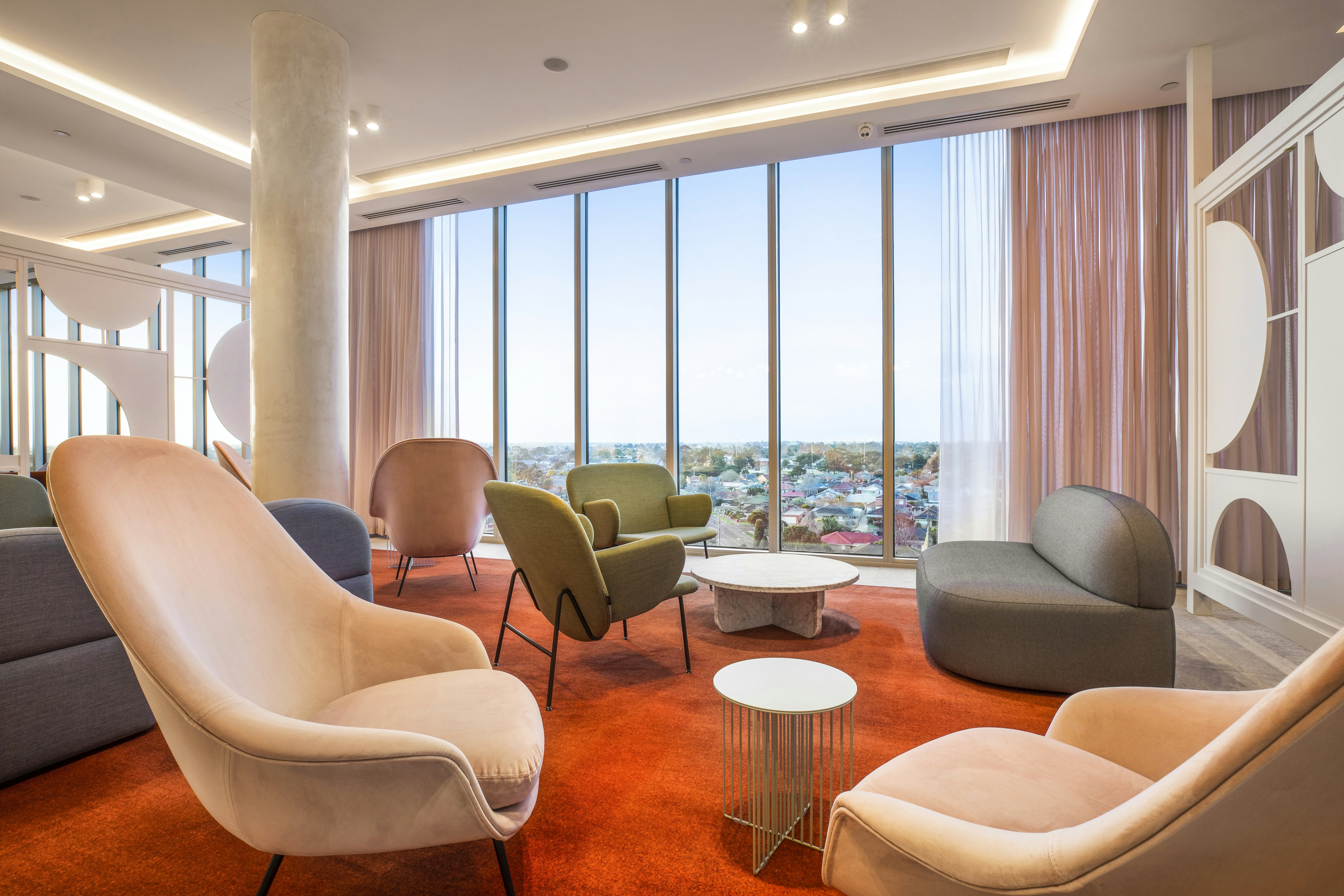 HOLIDAY INN WERRIBEE 45/75
