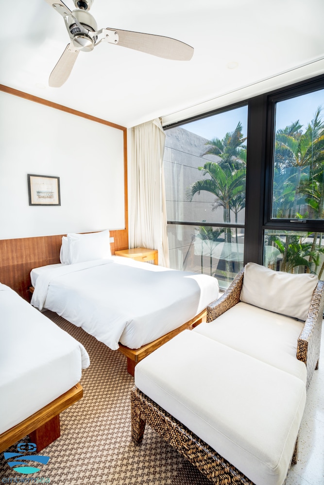 Beach front villa by Emblemsea in hyatt 9/50