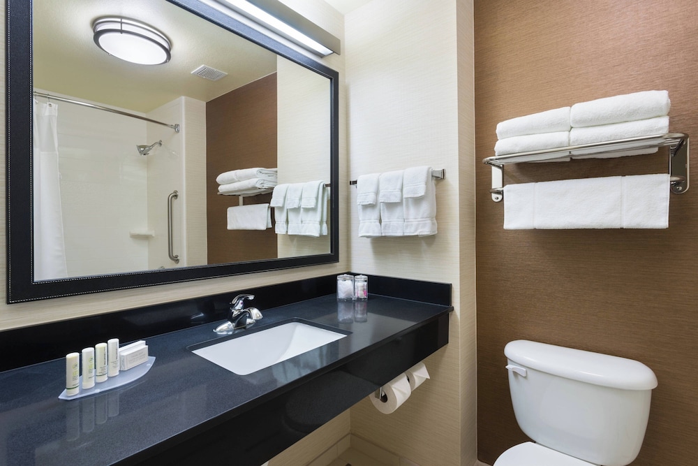 غرفة بسرير كينج لذوي الإعاقة، Fairfield Inn and Suites Odessa 2/2