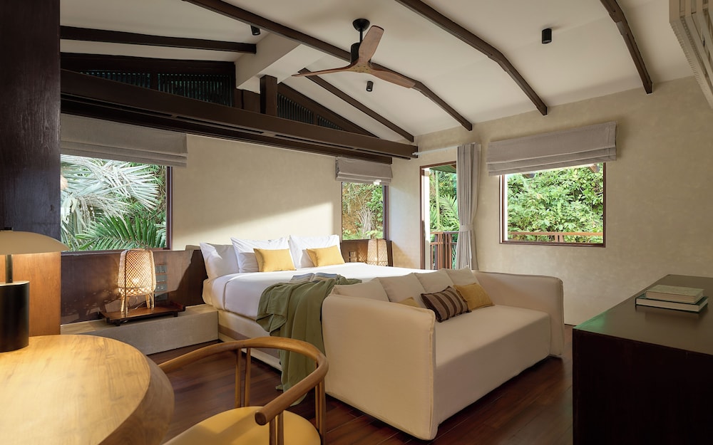 4 Bedrooms, Grand, Luxury, Villa, King Bed, Beach Front, Private Pool