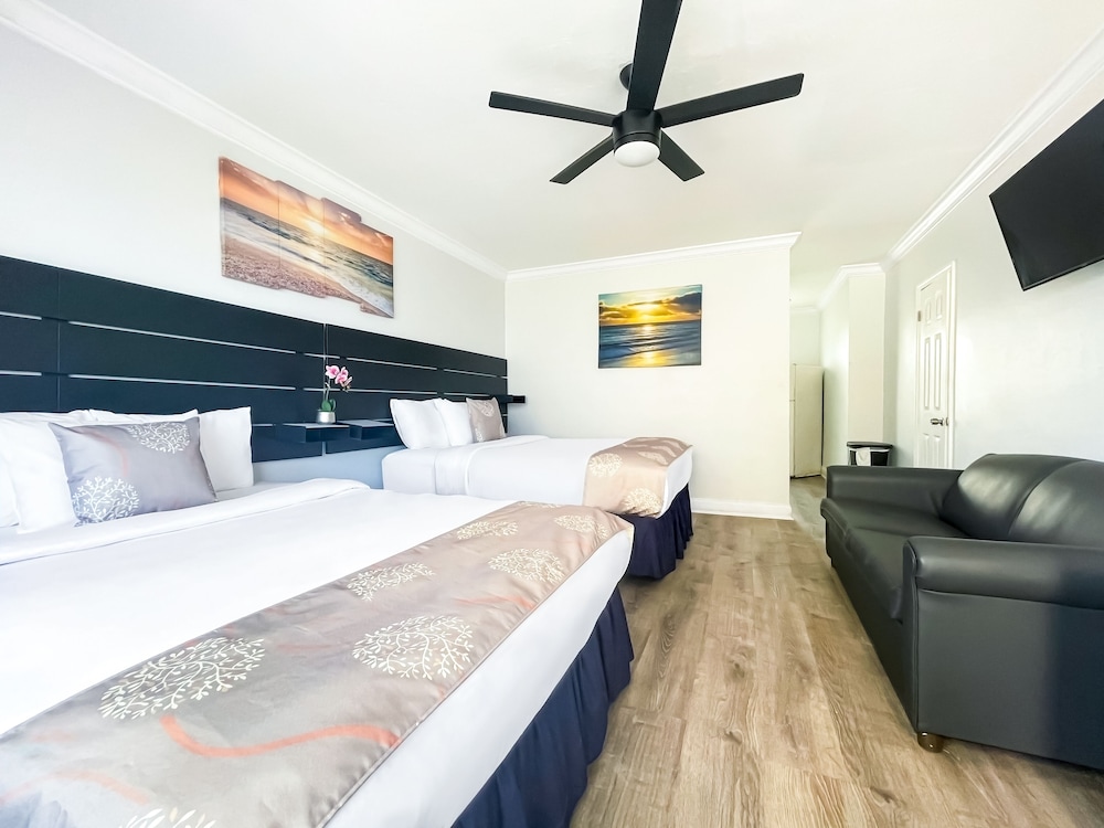 Deluxe, 2 Queen Beds, Ocean Front