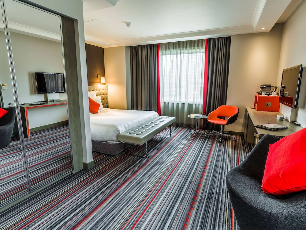 DELUXE, KING BED