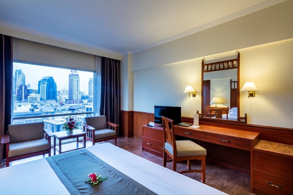 Bangkok Palace Hotel 49/75