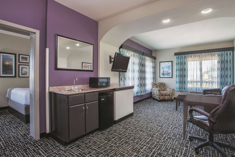 La Quinta Inn & Suites by Wyndham Fort Walton Beach 4/24