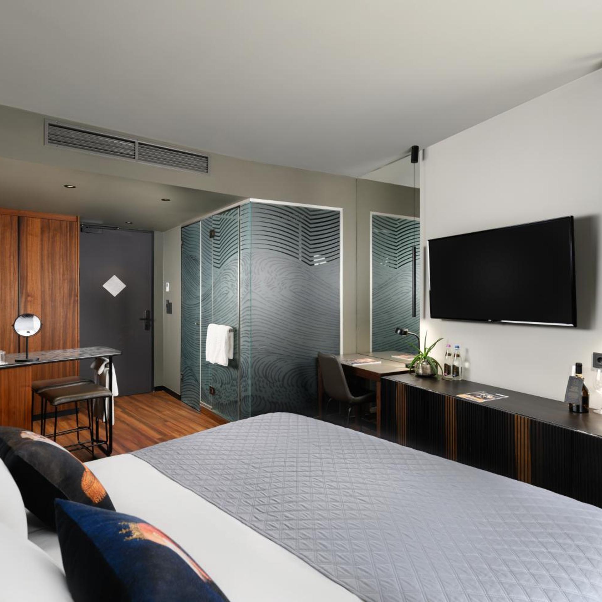 Courtyard, Double Bed