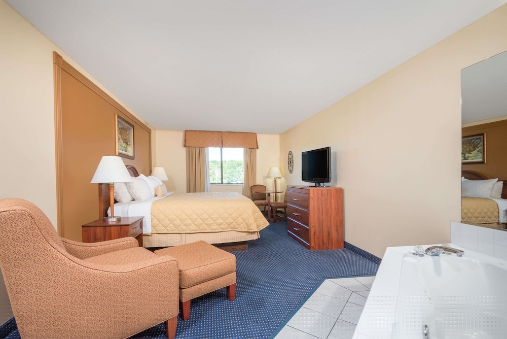 Ramada by Wyndham Catlettsburg/Ashland 16/35