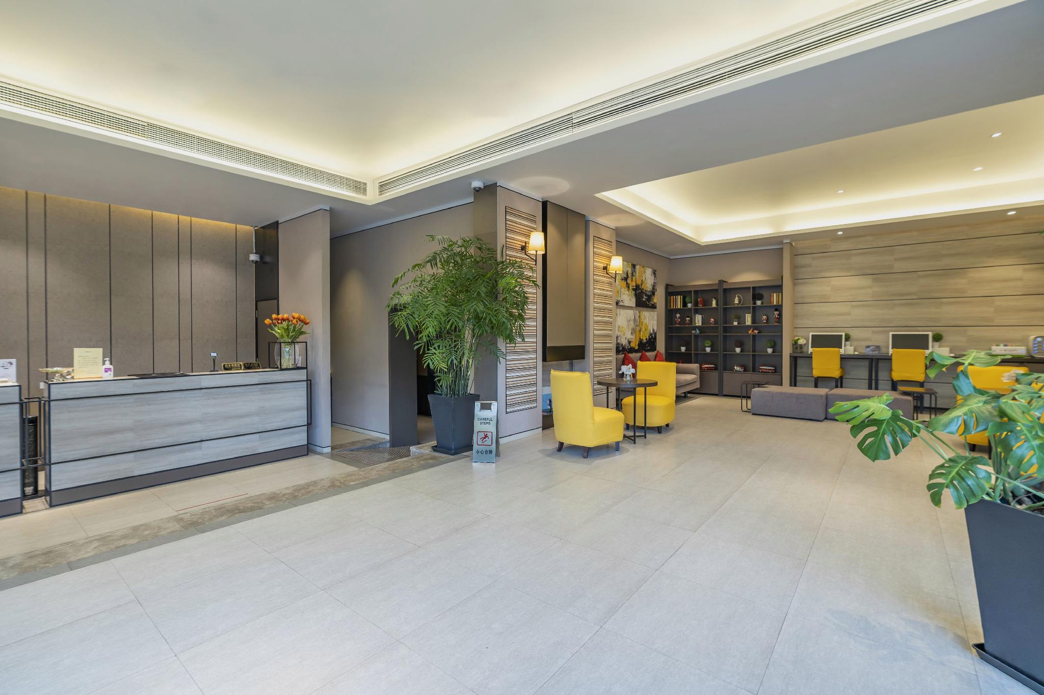 Home Inn Plus (Shanghai Hongqiao Road Metro Station) 13/42