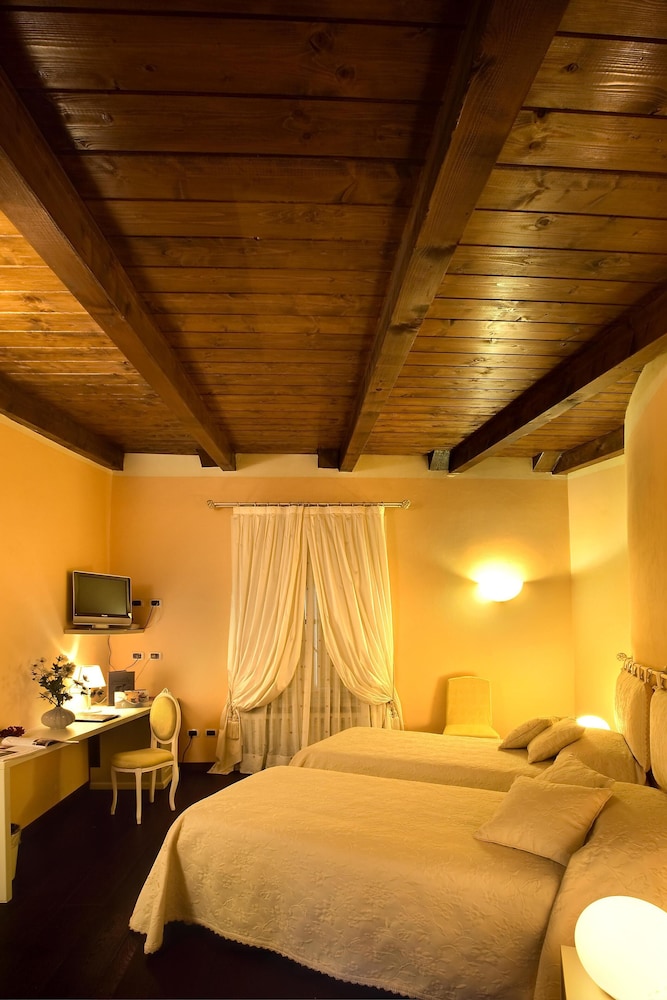 Cascina Di Corte 18/63