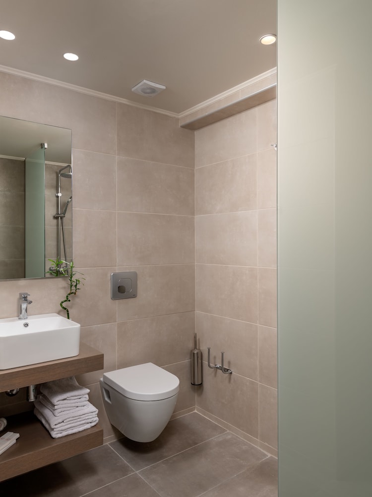 BIO Suites Hotel and Spa 37/39