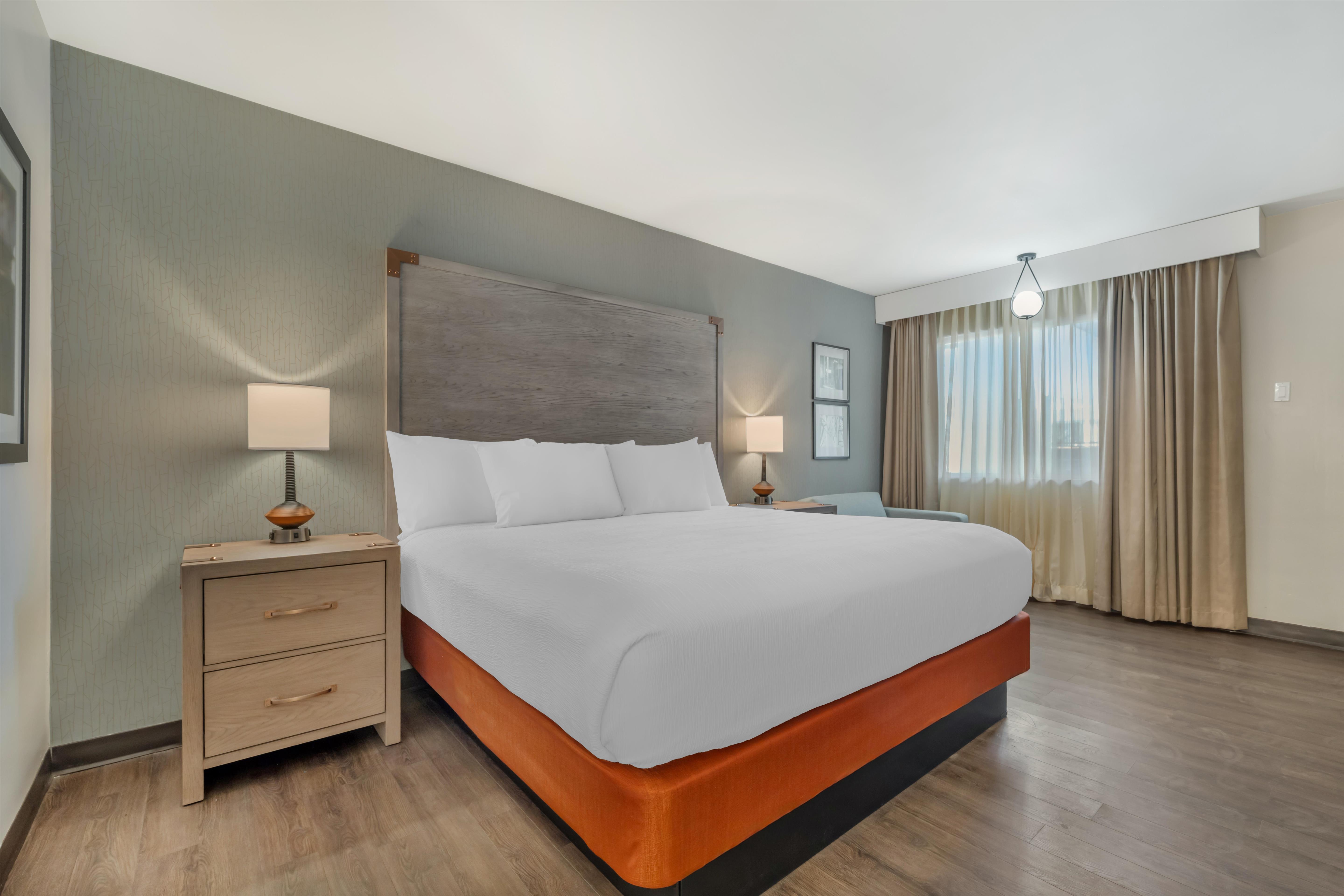 غرفة بسرير مزدوج، Best Western Plus King's Inn & Suites 2/9