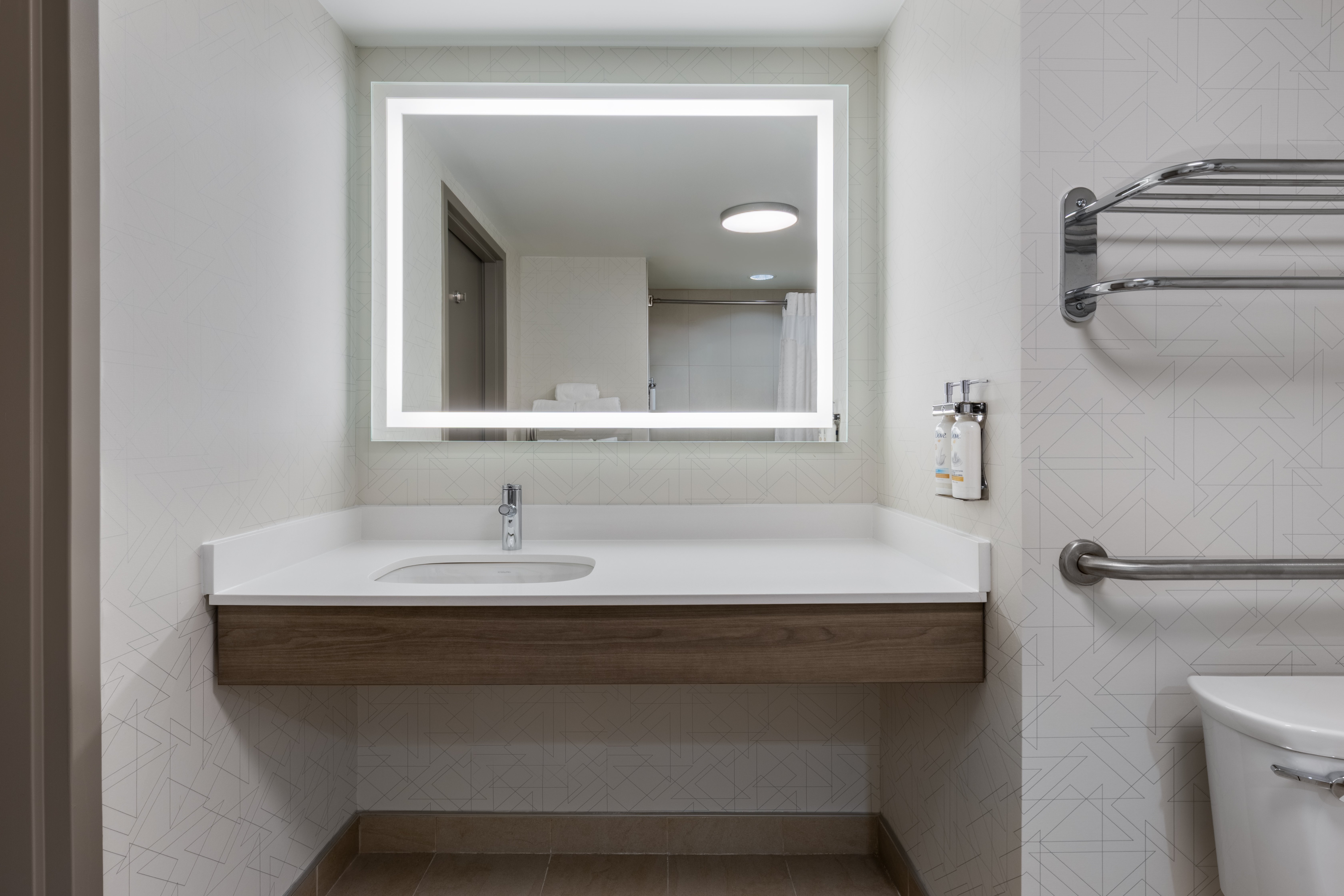 Holiday Inn Express And Suites Ottawa East Orleans 67/70