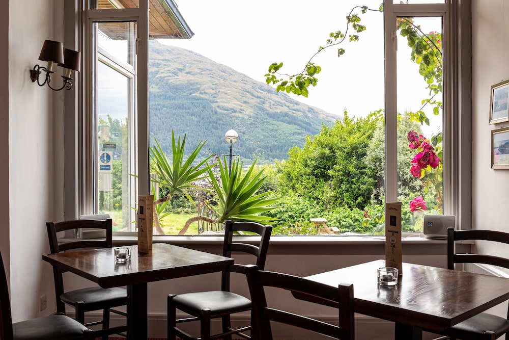 The Lodge on the Loch by OYO 32/50
