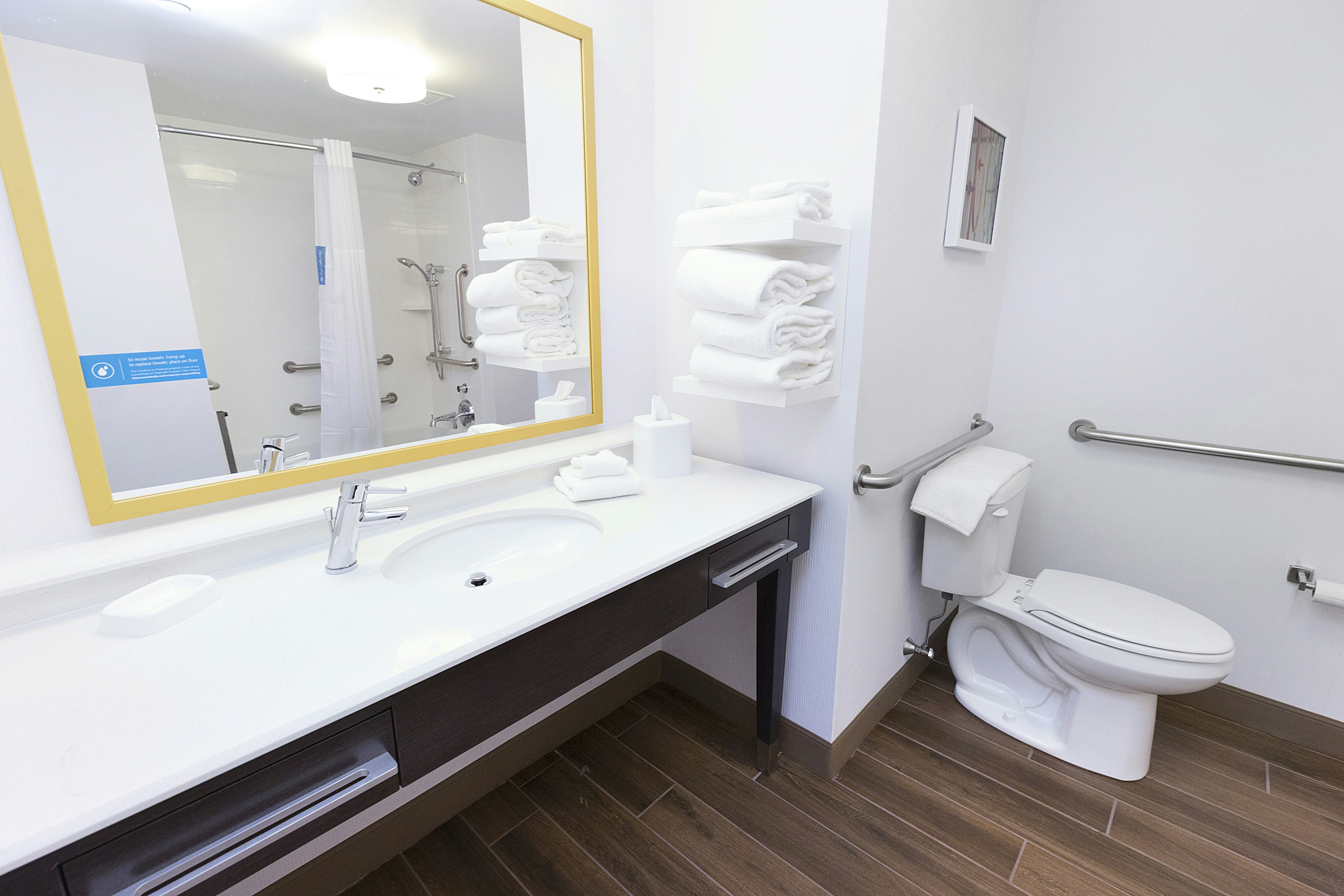 غرفة بسرير كينج لذوي الإعاقة، Hampton Inn & Suites Morgantown / University Town Centre 3/4
