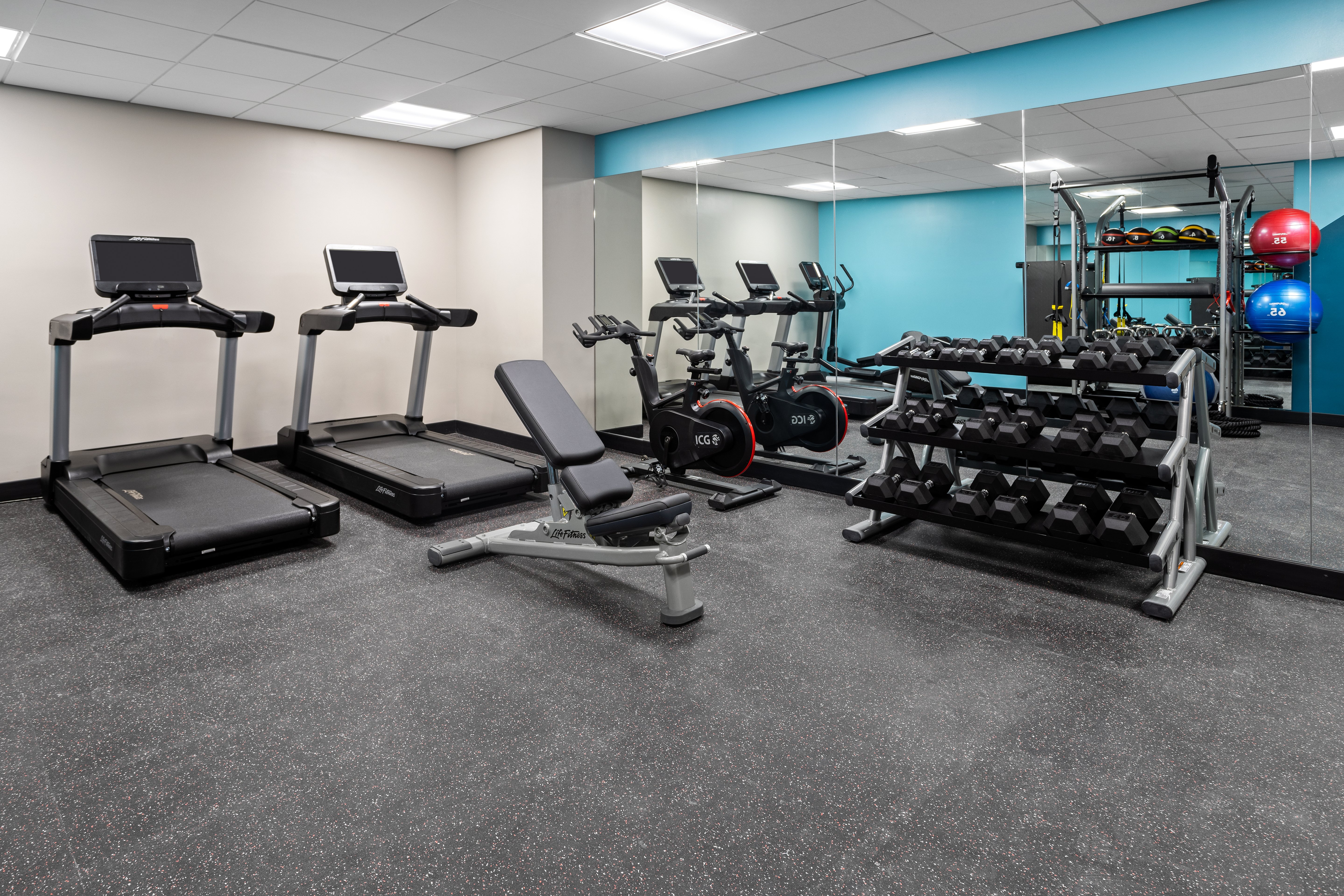 avid hotels - Brooklyn Dyker Heights an IHG Hotel 10/35