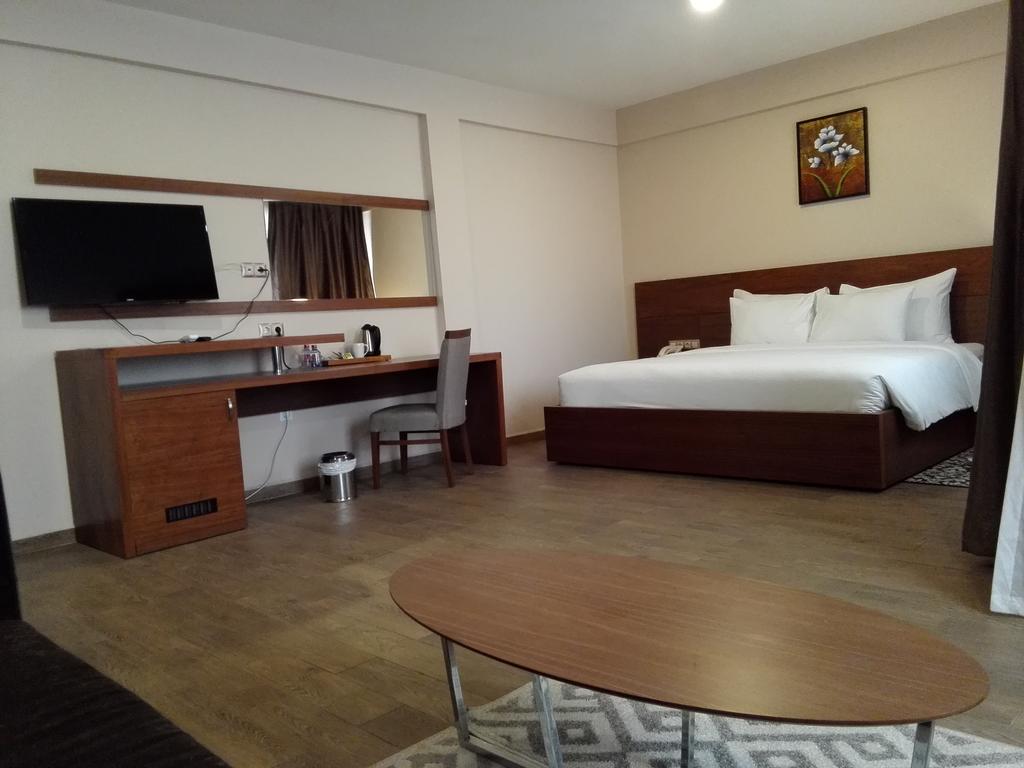 Executive, Suite