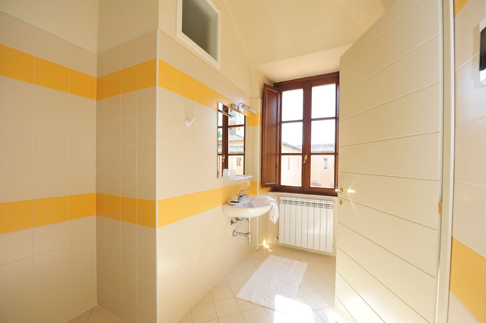 Chiostro Delle Monache - Hostel Volterra 49/50