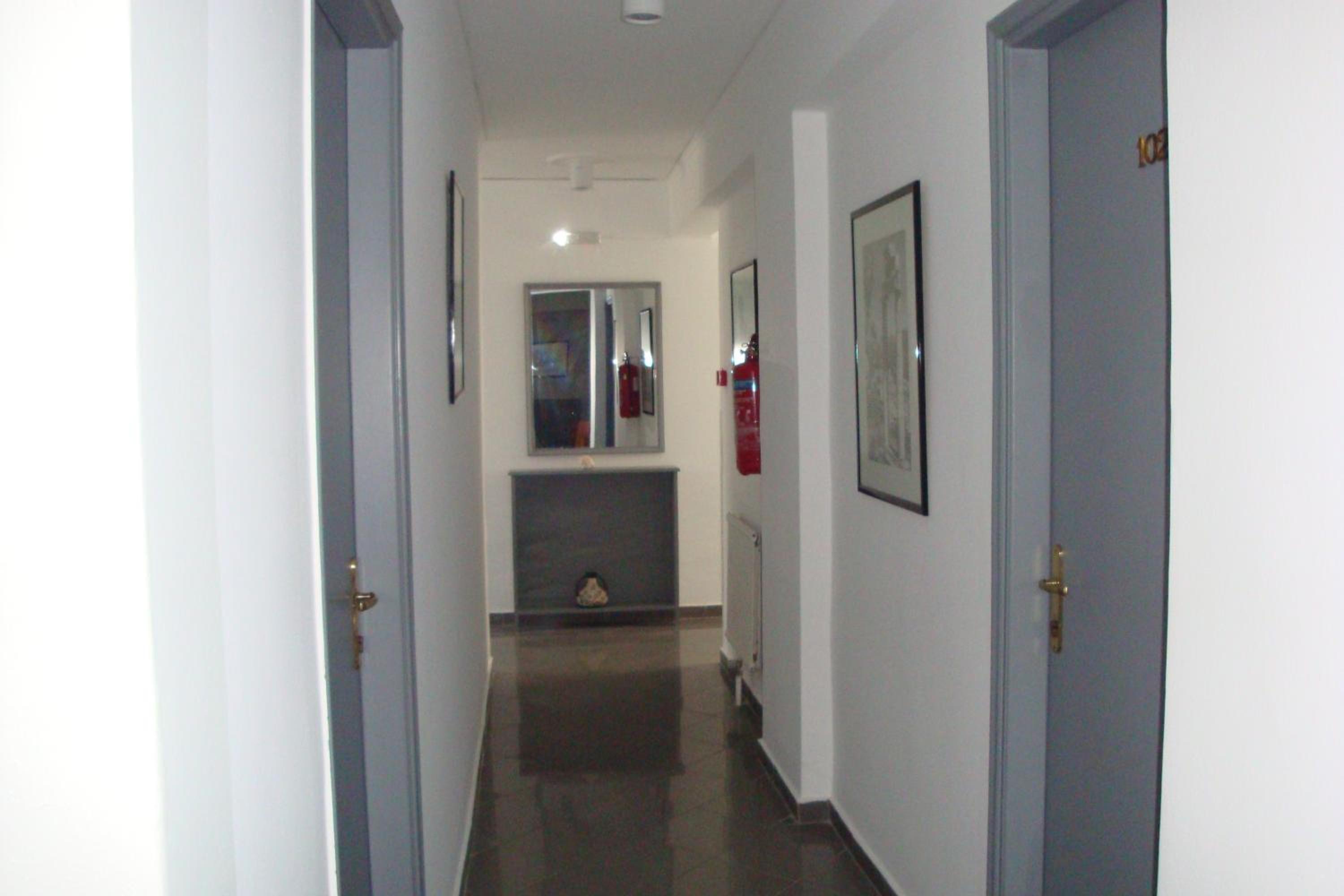 Karis Hotel 24/50