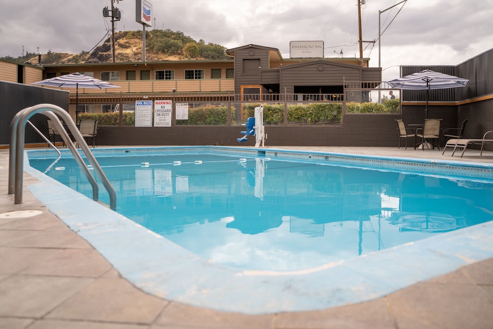 Riverfront Inn Roseburg 48/72