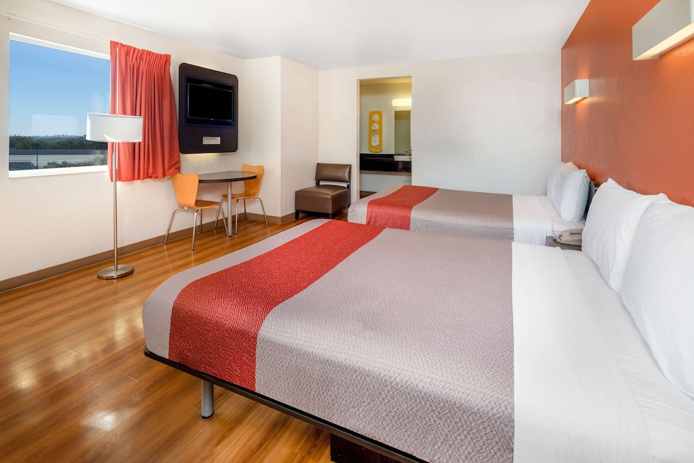 Motel6 Ventura, CA - South 23/61
