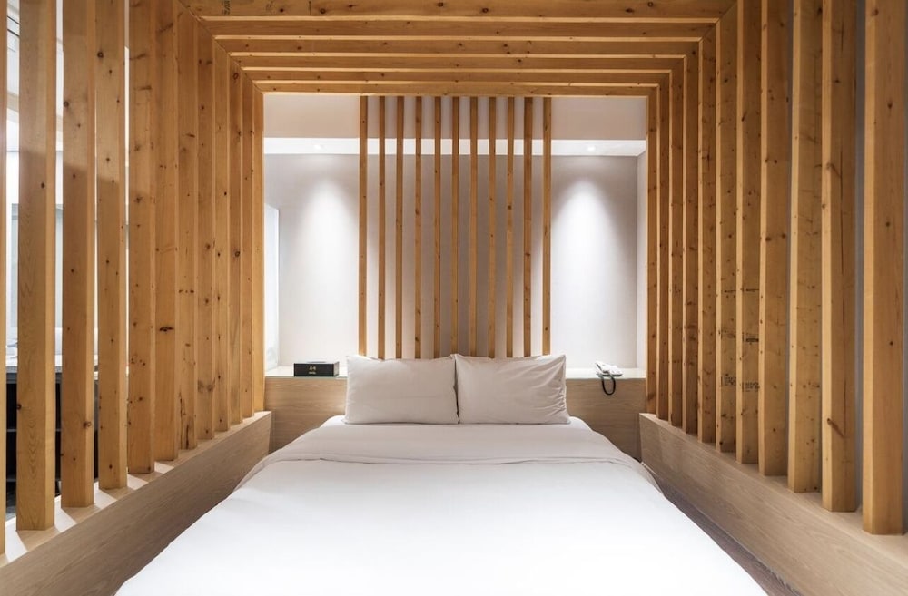 Suwon Station Myeongjak Hotel 32/57