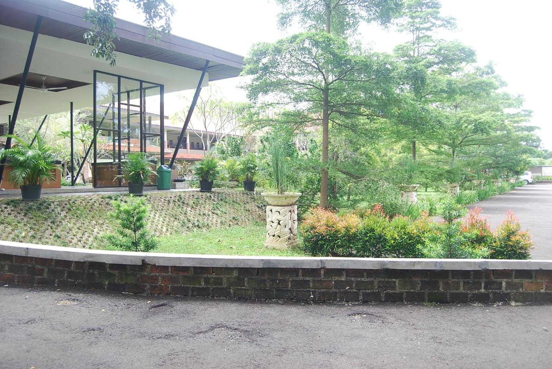 Bumi Gumati Convention Resort 2/28
