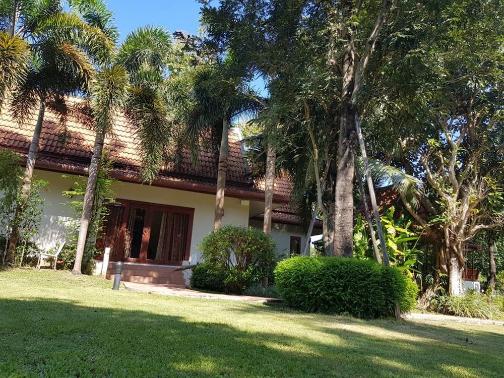 RUEN ARIYA RESORT 70/76