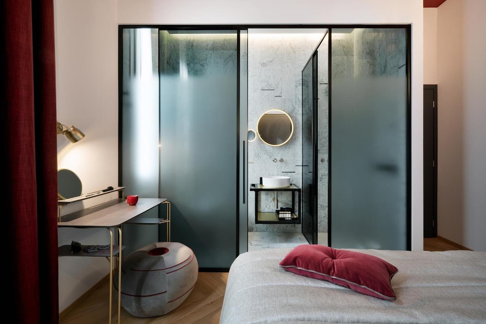 Conti Guest House 12/44