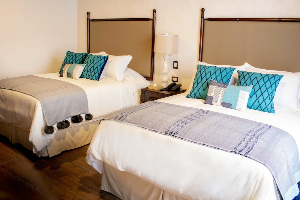 SUITE, QUEEN BED
