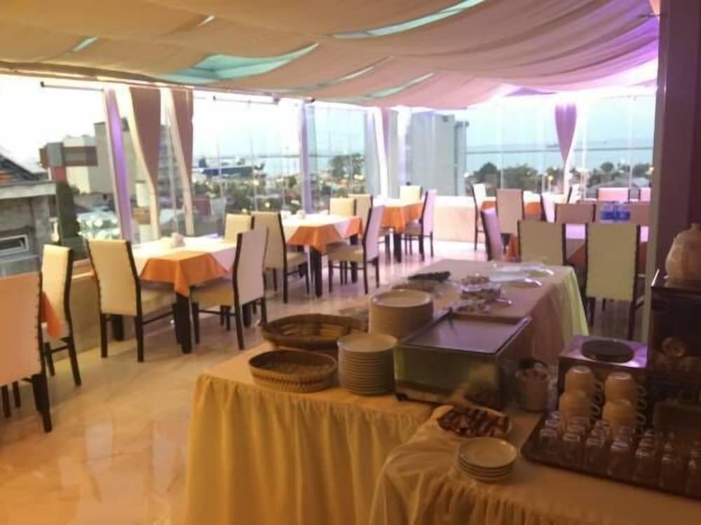 Grand Desi Hotel 40/50