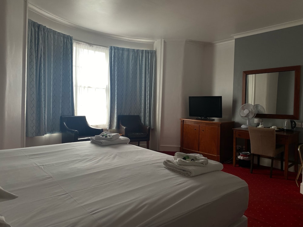 The Beach Hotel 14/48