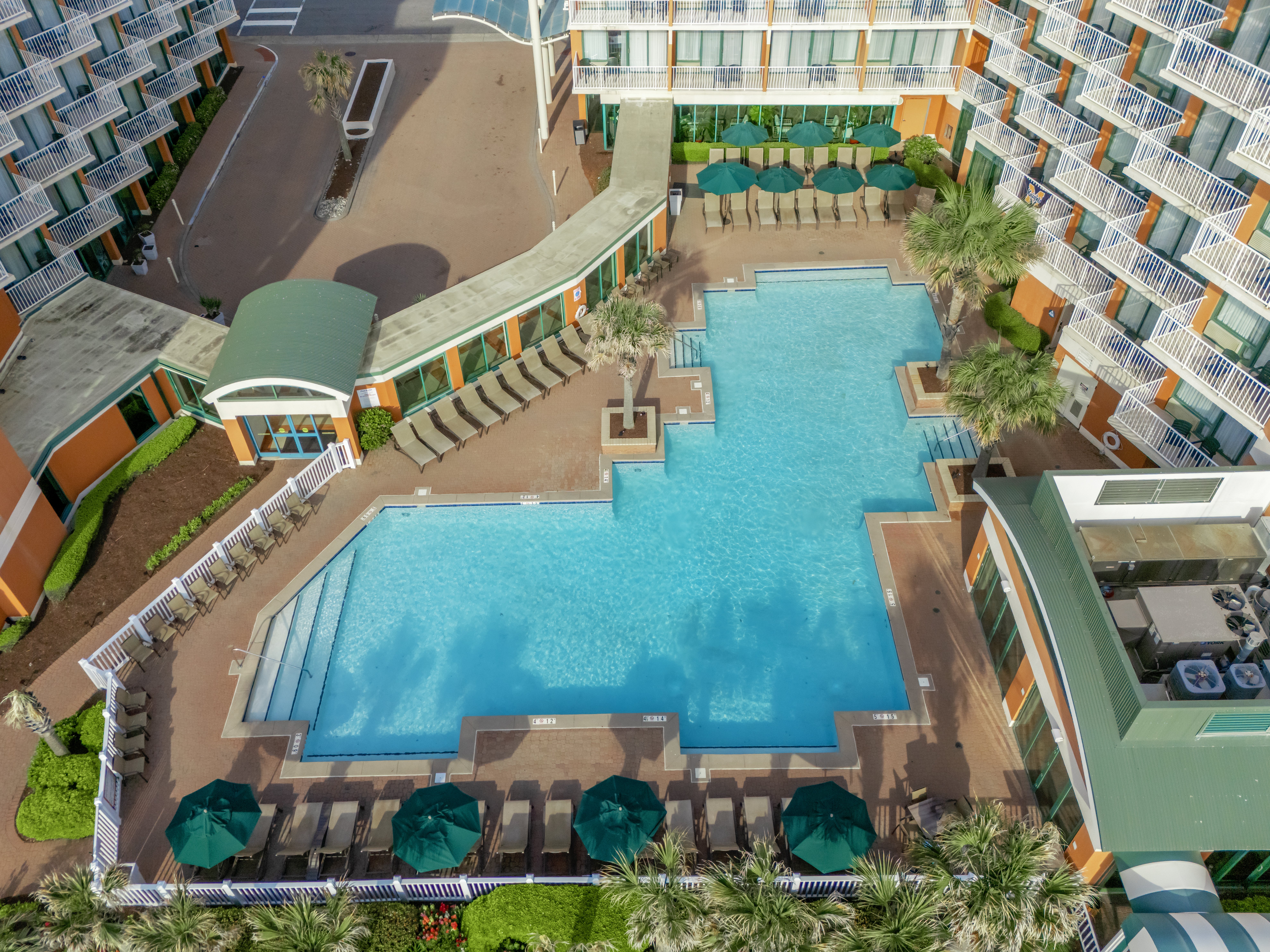 Holiday Inn Hotel And Suites Virginia Beach North Beach 8/80