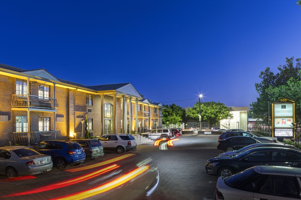 Adelaide Inn 42/48
