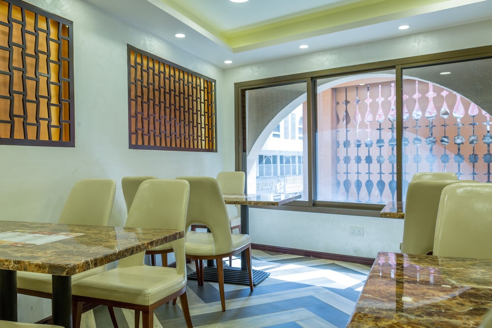 Capital O 314 24 Gold Hotel 40/49