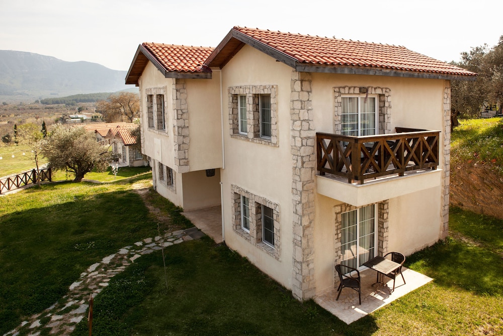 Vinifera Vineyards Hotel 4/50