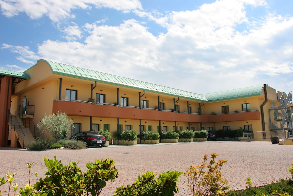 Luna Hotel Motel Airport 2/44