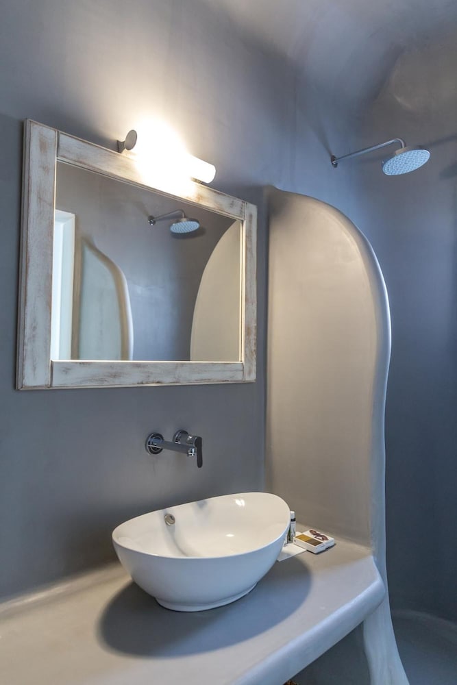Unique Suites 44/50