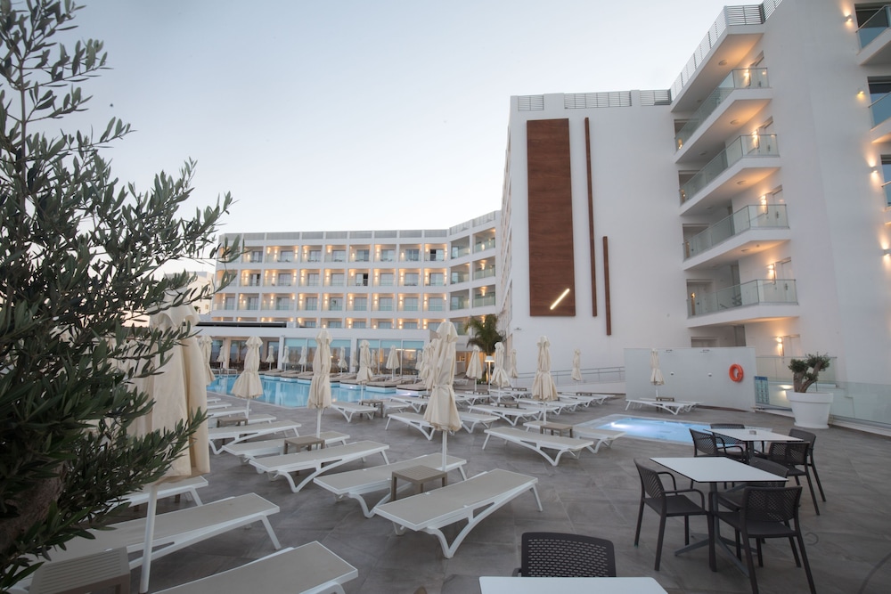 Evalena Beach Hotel 6/28