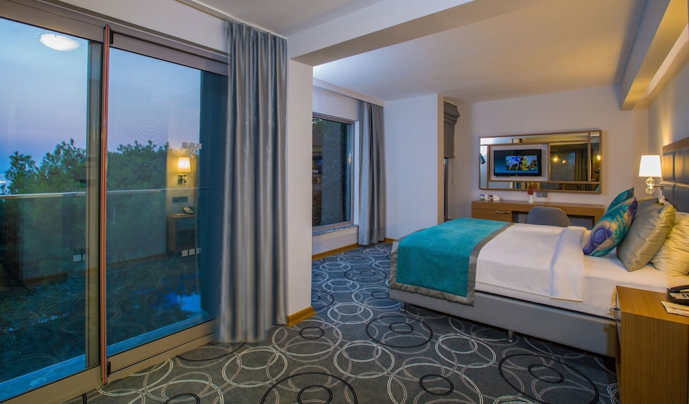 Pine Bay Holiday Resort 27/72