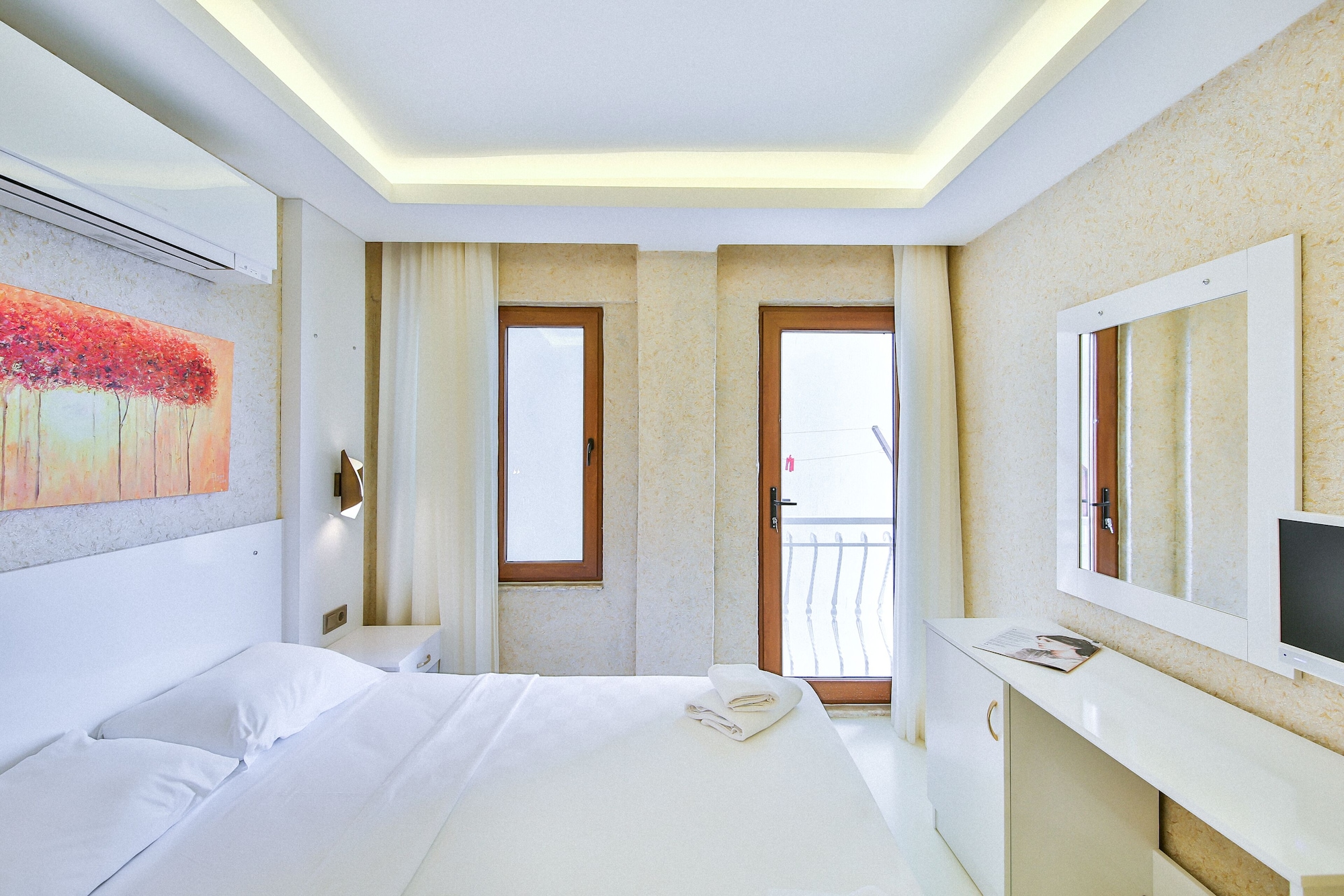ECONOMY, DOUBLE BED, NO VIEW, NO BALCONY