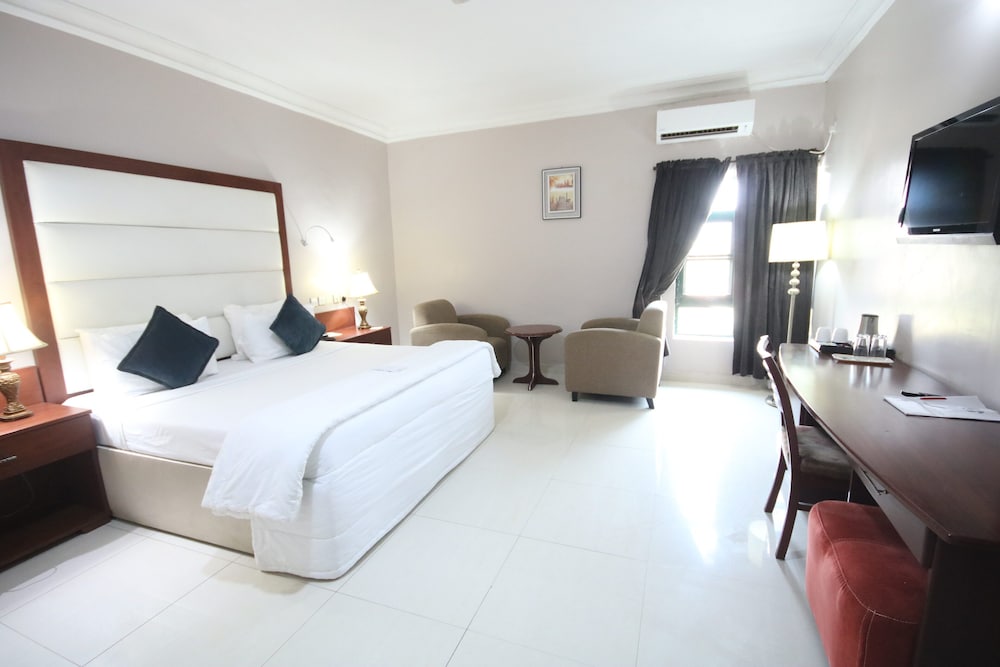 Denis Hotel 22/64