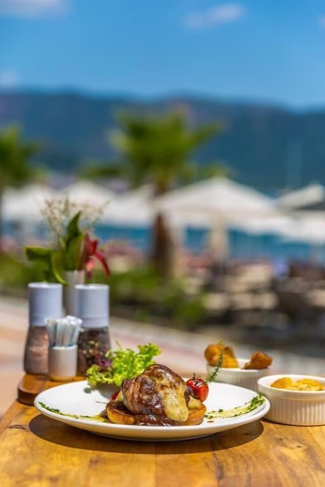 Reis Beach Hotel 20/25