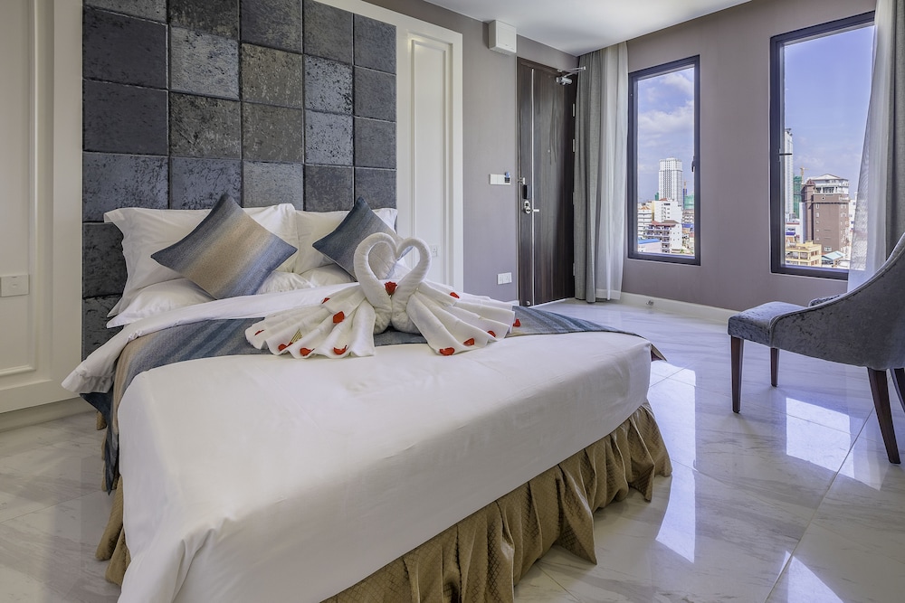 DELUXE, QUEEN BED