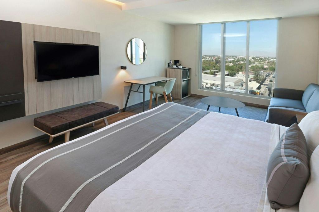 غرفة سوبيريور بسرير كينج مع أريكة، City Express Plus by Marriott Mexicali 5/8